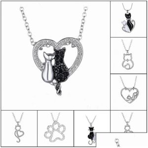 Collares pendientes Lovely Cat Paw Negro Blanco 2 En Corazón Collar de cristal para mujer Chica Regalo Pequeña joyería Entrega de gota Pend Dhgarden Dhioj