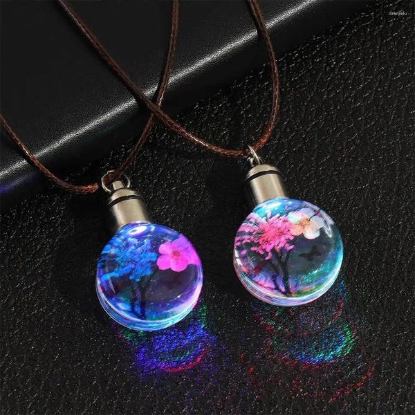 Colliers pendants Boule de fleur de papillon