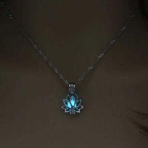 Collares colgantes luminosos brillantes en la luna oscura lotus loto en forma de colgante colgante para mujeres yoga oración budismo joyas