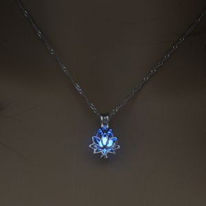 Hangende kettingen Luminous gloeien in de donkere maan lotus bloemvormige ketting voor vrouwen yoga gebeds boeddhisme sieraden 230504