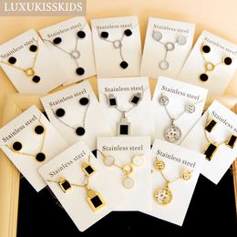 Colliers pendants luxukisskids Tren Bijoux Set en acier inoxydable Décoration Femme 2024 Boucles d'oreilles en coque en noir et blanc