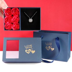 Colliers pendentifs Luxury 6 Rose Box Four Leaf Clover Pendant Collier Womens Crystal Heart Magnetic Collier Mothers Day Giftqq