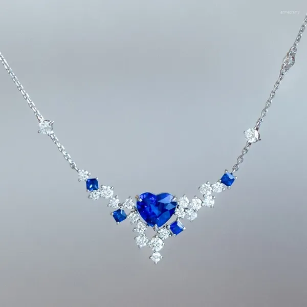 Collares colgantes de lujo artificial de Sri Lanka Royal Sapphire en forma de corazón Cadena de clavícula Banquete de mujer Joyería de boda