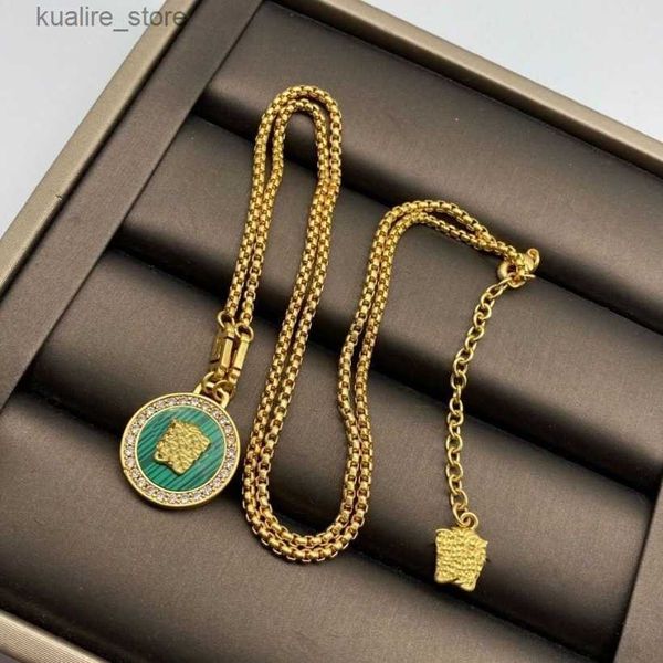 Pendentif Colliers Marque de luxe Boutique Charme Collier De Noël Bijoux De Mode Accessoires 18K Plaqué Or 925 Argent Collier D'amour L240311