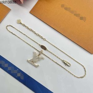 Hanger kettingen Luxe merk ketting cadeau hanger designer mode-sieraden cjeweler brief vergulde gouden zilveren ketting voor mannen vrouw trendy tiktok hebben kettingen j