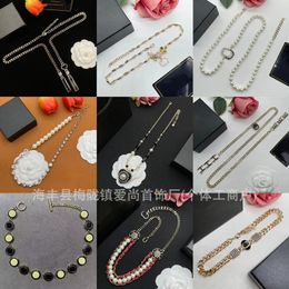 Colliers pendentifs Décoration de luxe, tempérament élégant, mondain de mondaine, collier de lettre de perles incrusté de diamants, bijoux à la mode, styles multiples