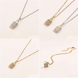 Colliers de pendentif Collier de concepteur de luxe Chaîne de cou Crystal Crystal 18K Gold 925 Sier en acier inoxydable Pendants Fashion Wom Dhnjo