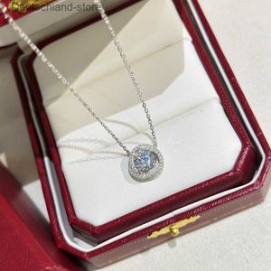 Colliers pendants Colliers de créateurs de luxe Pendard Diamond plaqué CRYSATL RUNESTONE Collier pour femmes Party de mariage Accessoires de bijoux Q230908