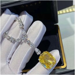 Colliers de pendentif concepteur de luxe Collier de diamant jaune élégant génie sociale Amoureux des cadeaux Gift Drop Livraison Pendants Dhz7y