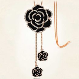 Colliers pendentifs Collier long pull camélia de luxe de haute qualité Accessoires vestimentaires floraux rétro pour femmes G220524