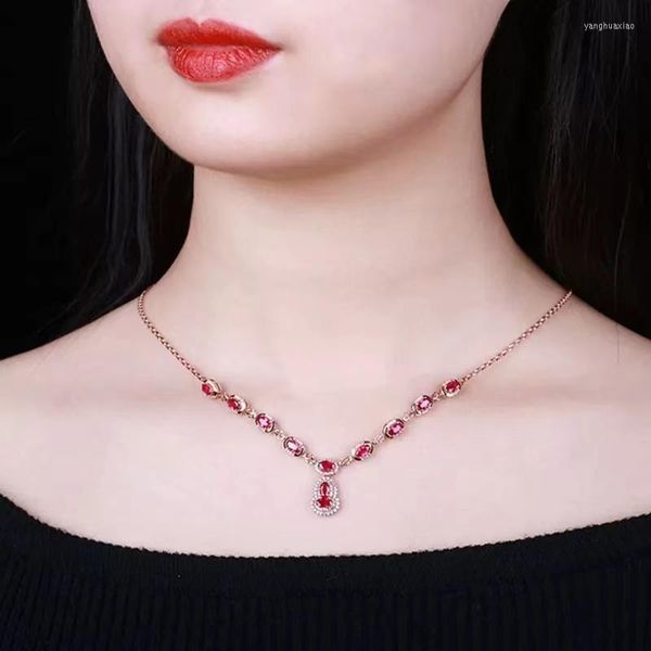 Collares pendientes Collar de lujo Estilo chino Incrustaciones de Buda Oval Circón cúbico rojo Joyería del encanto de la vendimia para las mujeres Regalo del banquete de boda