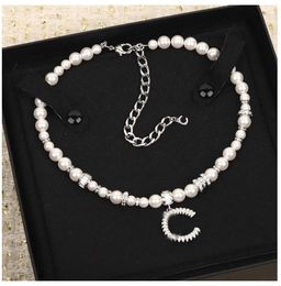 Colliers de pendentif Collier pendentif de qualité de luxe avec diamant dans des perles de coquille de nature plaquée en argent