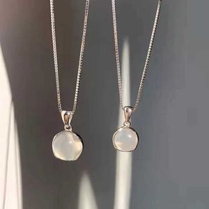 Colliers pendants Collier pendentif en pierre de lune ronde plaquée en argent de luxe Collier de bijoux de mode pour femmes D240531