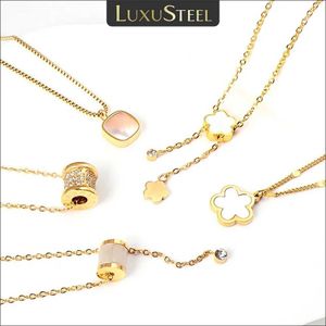 Colliers de pendentif Luxusteel exquis Luxury Fleur Clover Round Perle Crystal Pendant Collier Femmes Madiennes Golden en acier inoxydable Bijoux 240410