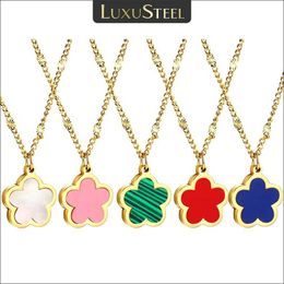 Colliers de pendentif Luxusteel coloré coloré Collier de pendentif à cinq feuilles pour femmes Blanche blanc en acier inoxydable en acier inoxydable Gift 240410