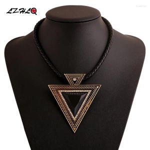 Pendentif Colliers LZHLQ Triangle Trendy Femmes Brut Corde Chaîne Géométrique Métal Sculpté Strass Collier Placage Punk Bijoux