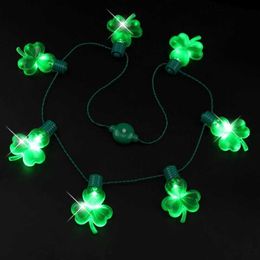 Colliers pendants m2ea LED Light Up Clovers Collier Bulli Blowing Party Favor Ugly Christmas Pull accessoires de Noël Décoration de Noël pour la maison 240410