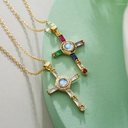 Collares colgantes Mafisar Diseño clásico Cruz de lujo Cubic Zirconia Pave Configuración Joyería cristiana Collar de acero inoxidable