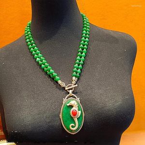 Pendentif Colliers Cuivre rétro médiéval incrusté de pierre naturelle vert émeraude hippocampe jumelé collier de chaîne de perles à double couche