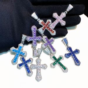 Colliers pendentifs hommes femmes coloré bleu rose violet coloré Cz croix pendentif collier glacé Bling 5A cubique Zirocnia Hip Hop bijoux 230826