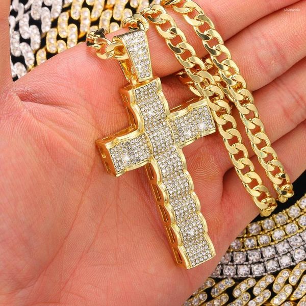 Collares pendientes Hombres Mujeres Hip Hop Collar cruzado con cadena cubana de cristal de 12 mm Hiphop Iced Out Bling Fashion Charm Jewelry