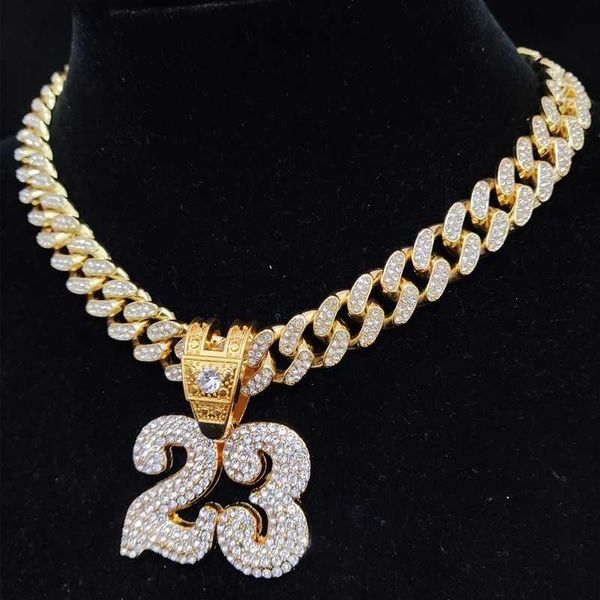 Collares pendientes Hombres Mujeres Hip Hop Número 23 Collar con cadena cubana de cristal de 13 mm Hiphop Iced Out Bling Fashion Charm Jewelry 230613