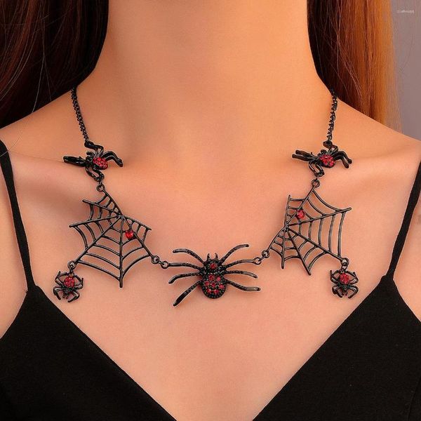 Colliers pendentifs en métal avec toile d'araignée noire comme cadeaux d'Halloween pour les femmes européennes et américaines