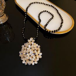 Hanger Kettingen Minar Luxe Sparkly Crystal Flowers Necklace voor Dames Steentjes Water Drop Black Beads Mode-sieraden