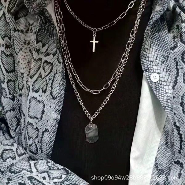 Colliers pendentifs Collier croix multicouche Les chiffres INS étaient une agitation froide reconstituant des voies anciennes Hip-hop Clavicule 2021