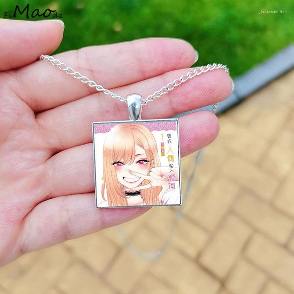 Pendentif Colliers My Dress Up Darling Collier Anime Cosplay Figure Filles Verre Gem Square Bijoux De Mode Couple Cadeau