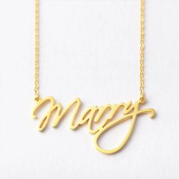 Collares colgantes Nombre Neckalce Joyería personalizada delicada Nombre de los niños personalizados Neckalce para mamá Tween Girl Regalo de Navidad 231127