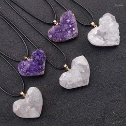 Pendentif Colliers Naturel Amethyst Cluster Love Heart Collier Pierres de guérison irrégulières Spécimen de cristal blanc Décoration CraftsPe250e