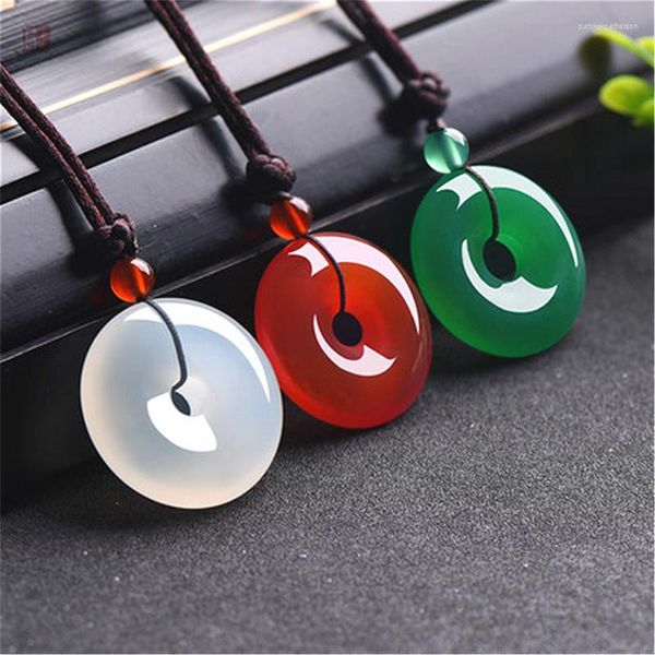 Collares pendientes Ágata verde natural Jade Hebilla de seguridad Pendnat Collar chino Tallado Encanto Joyería Amuleto de moda para hombres Mujeres Lucky