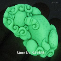 Colliers pendants Green Fluorite Lumineux pierre sculptée Pixiu Collier de corde amulette chanceuse Glow en pierres foncées bijoux
