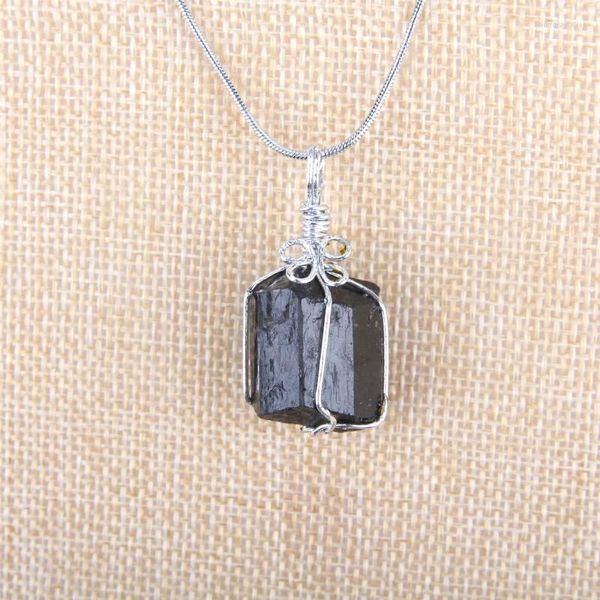 Colliers pendants Collier de tourmaline noire irrégulière naturel