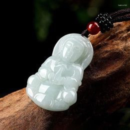 Pendentif Colliers Naturel Vert Clair Myanmar Jade Avalokitesvara Bouddha Statue Ornements pour hommes et femmes Articles glacés Cadeau