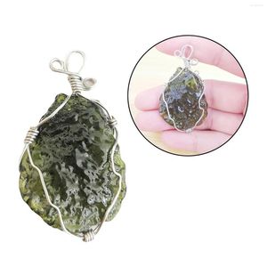 Colliers pendentifs Collier de pierre de cristal d'aérolite verte naturelle Moldavite