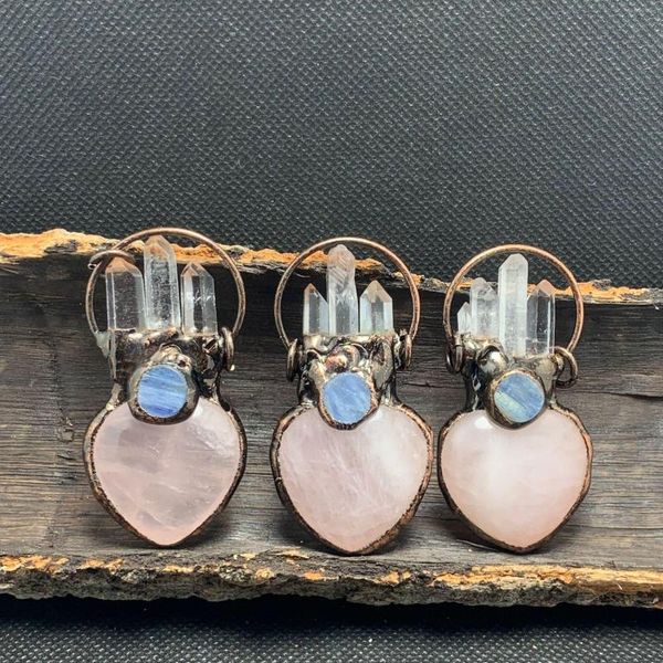 Collares con colgantes de cuarzo rosa Natural en forma de corazón, abalorios de bronce antiguo de cristal curativo para hacer collares, amuleto de prisma Vintage DIY