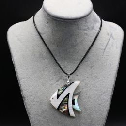 Colliers pendants Collier de poisson mignon de coquille naturelle Mère de la corde en cuir perlé pour femmes Gift238