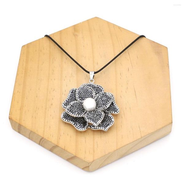 Collares pendientes Collar de piedra natural Flor de loto Pegajoso Diamante de imitación negro 45 5 cm Cadena de cuerda Encantos para mujeres