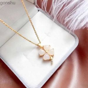 Colliers pendentiels Natural White Hotan Jade Clover Pendant Collier 925 Silver Fashion Jewelry Chalk Amulet Femme Giftwx