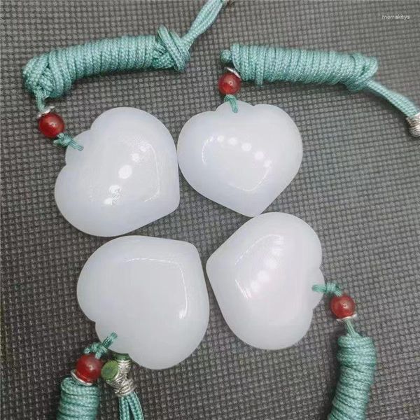 Collares colgantes Natural White Jade Regalo Amuleto de mujer Collar de corazón Cadena de suéter