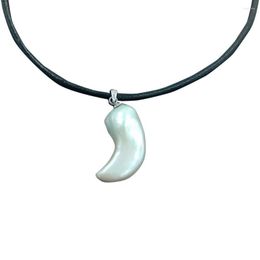 Pendentif Colliers Nature Collier de perles d'eau douce Grande LUNE Forme baroque .aimant Closer