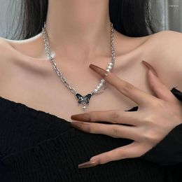 Colliers pendants Collier Sweet Cool asymétrique haut brillant fausse perle de liaison chaîne cadeau papillons noirs pull bijoux de mode