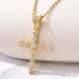 Colliers pendentifs Collier pour femmes en cristal doré zircon croix religieuse européenne et américaine Fondémie Festival Festival