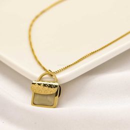 Colliers pendentifs Ne se décolore jamais, plaqué or 18 carats, marque de luxe, pendentifs de styliste, sac, lettre en acier inoxydable, ras du cou, pendentif, chaîne, accessoire de bijoux