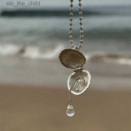 Colliers pendentifs Nouvelle cueillette de coquillages de plage peut ouvrir et fermer collier de coquillages boîte pour femmes pendentif coquille de perle chaîne de perles d'eau en résine blanche pour femmes C24326