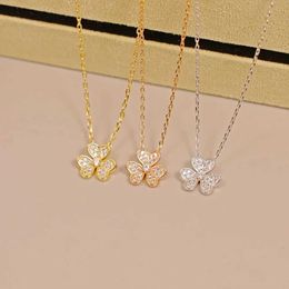 Colliers pendants Nouveaux mini-collier de trèfle en diamant pour femmes 925 Bijoux en argent sterling marque de mode classique mignon cadeau 240410