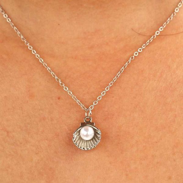 Pendentif Colliers Nouvelle Forme De Coquillage Pendentifs Colliers Ras Du Cou pour Femmes Imitation Perle Boule Argent Couleur Femelle Chaîne Courte Colar En Gros Lot AA230526