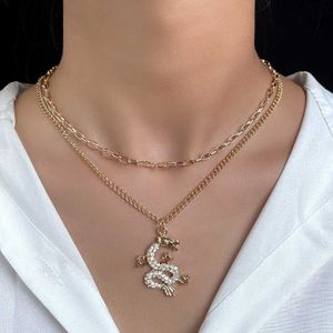 Hanger kettingen Nieuwe eenvoudige schattige kristallen draakketen choker ketting voor vrouwen gouden vlinderbrief Meerlagige ketting set bohemia y240420